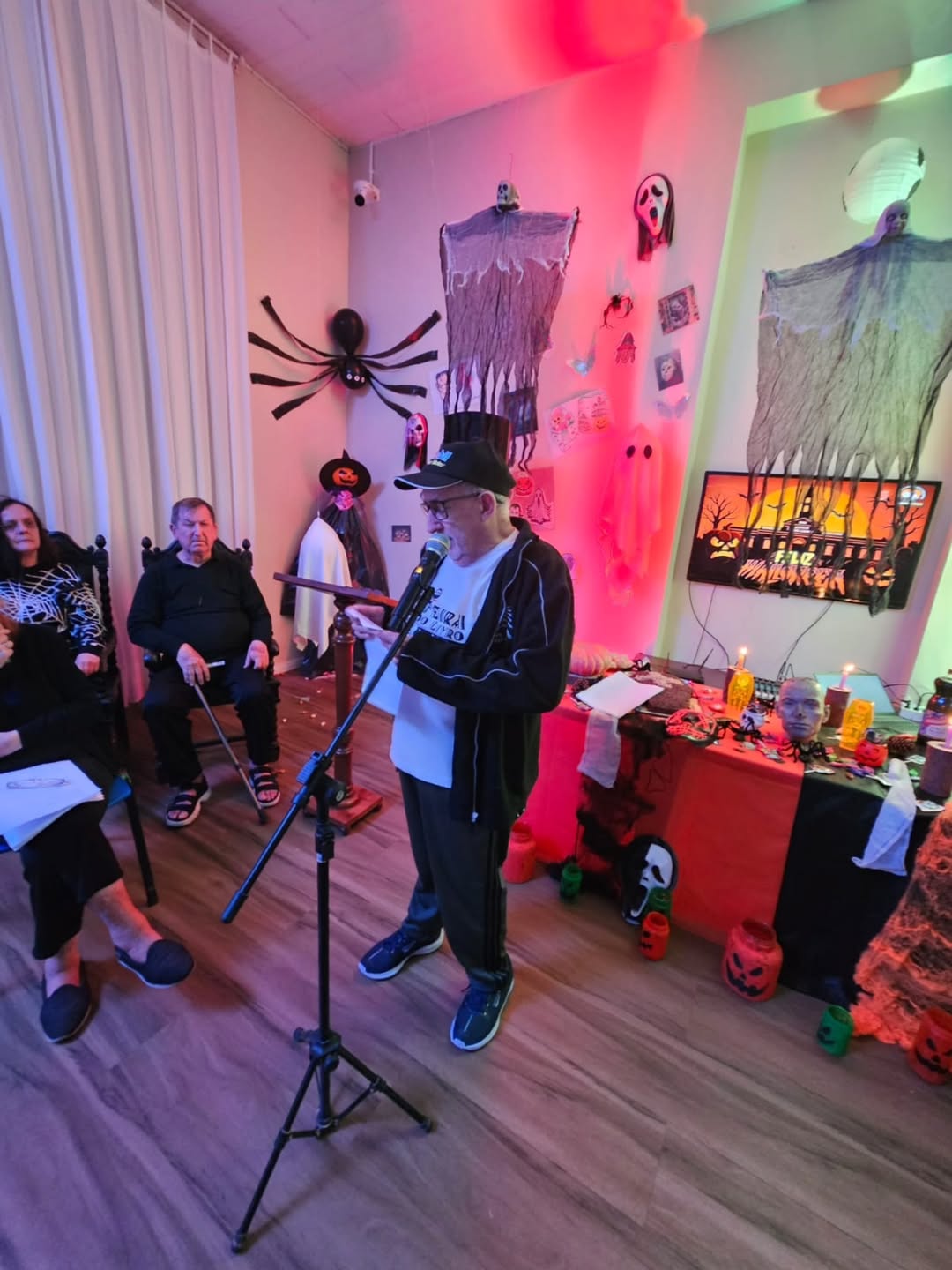 Halloween no Asilo Padre Cacique: festa temática animou os idosos