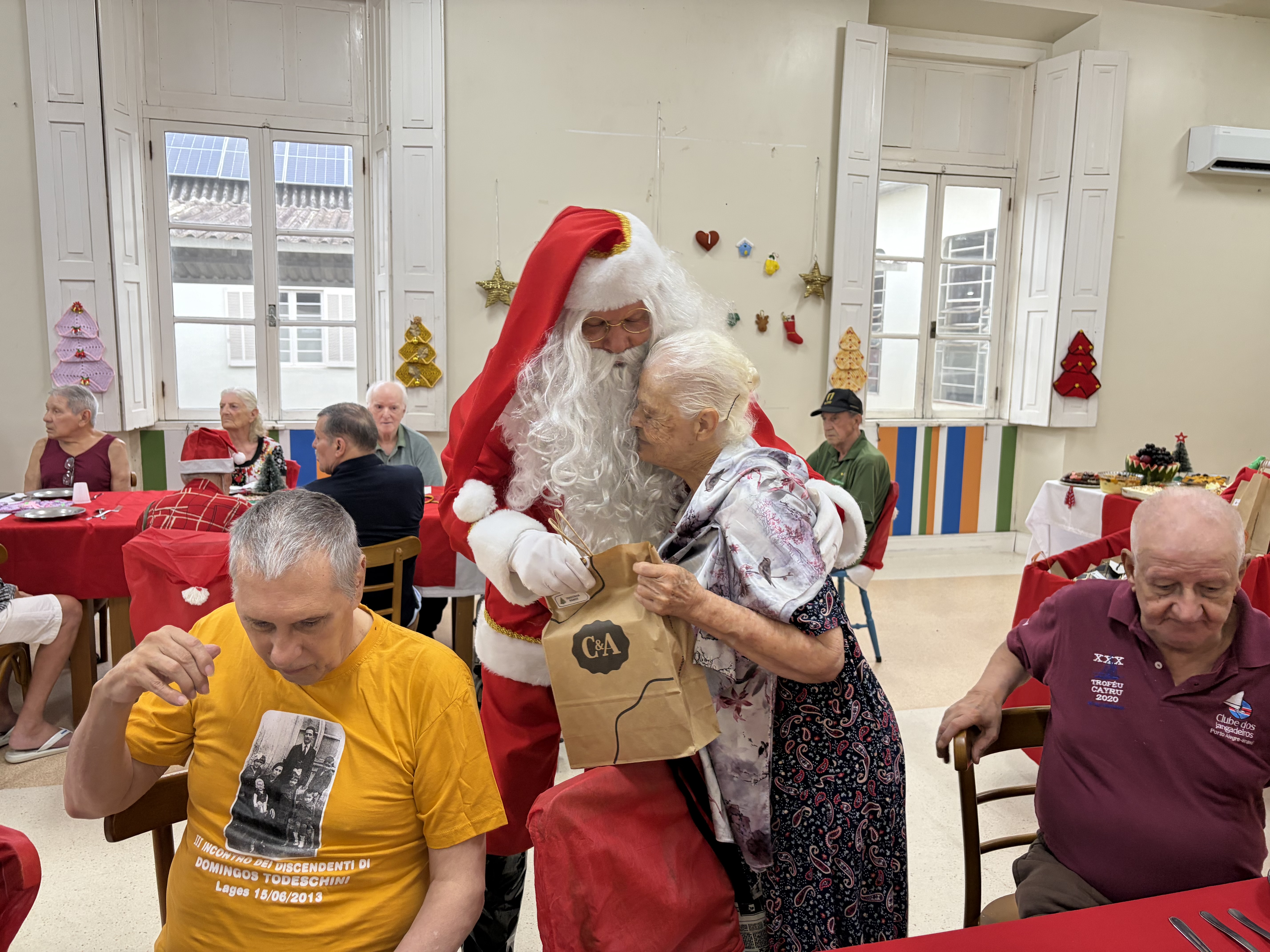 Ceia de Natal reuniu moradores em um momento de aconchego e celebração